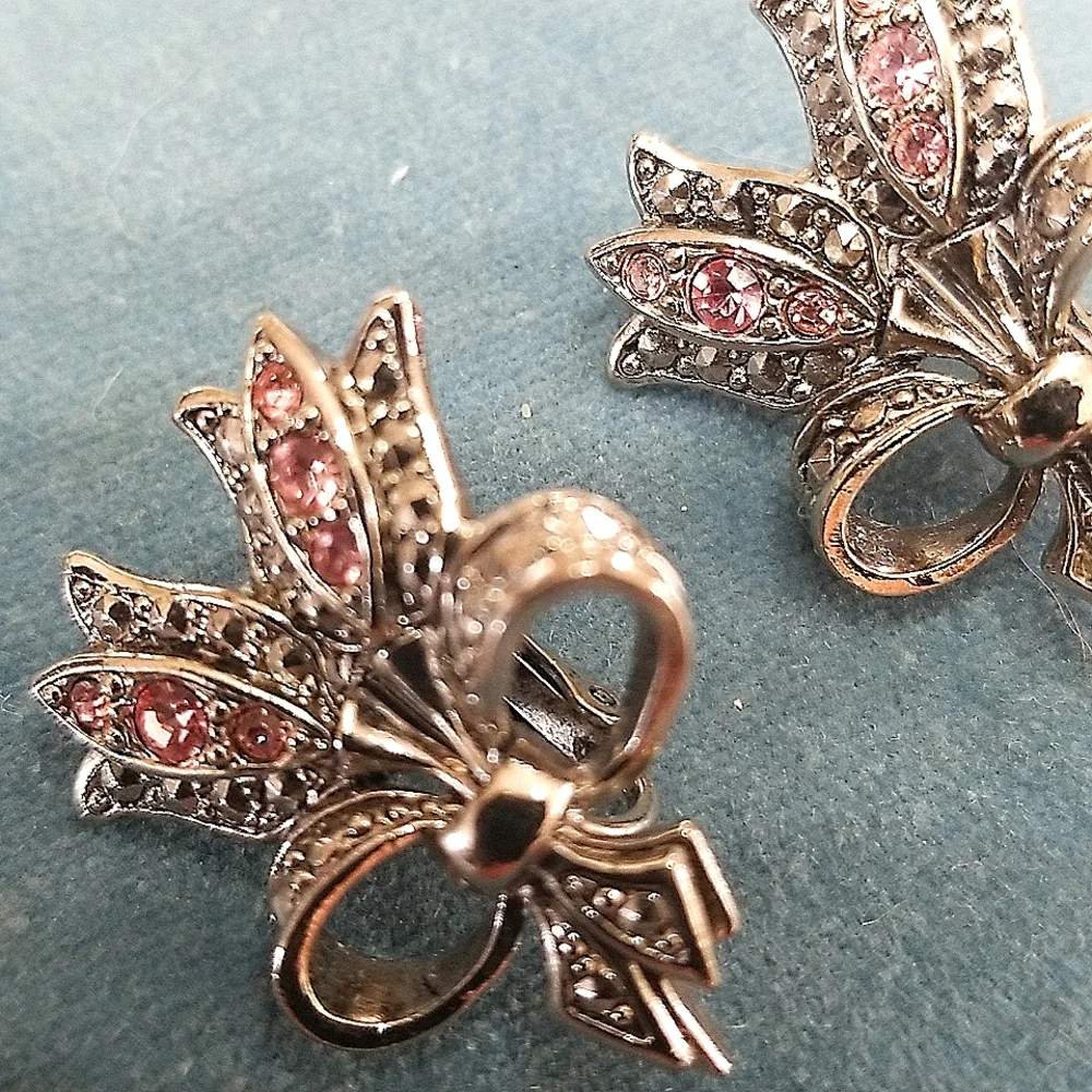 Vtg Avon Clip Earrings